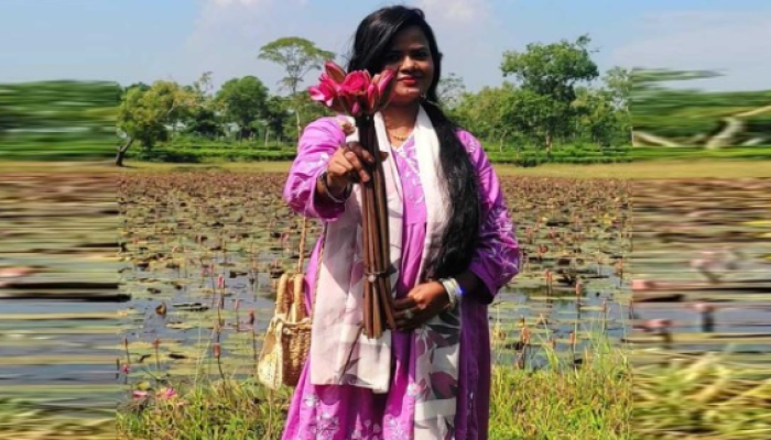 শাপলা হাতে প্রেম নিবেদন: প্রধান শিক্ষিকার সেই পোস্ট ভাইরাল