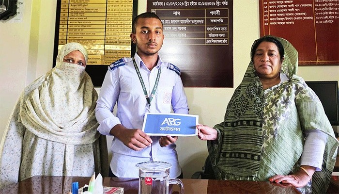 ​দারিদ্র্যের বাধা পেরোতে এসএসসি পরীক্ষার্থী শুভকে সহায়তা